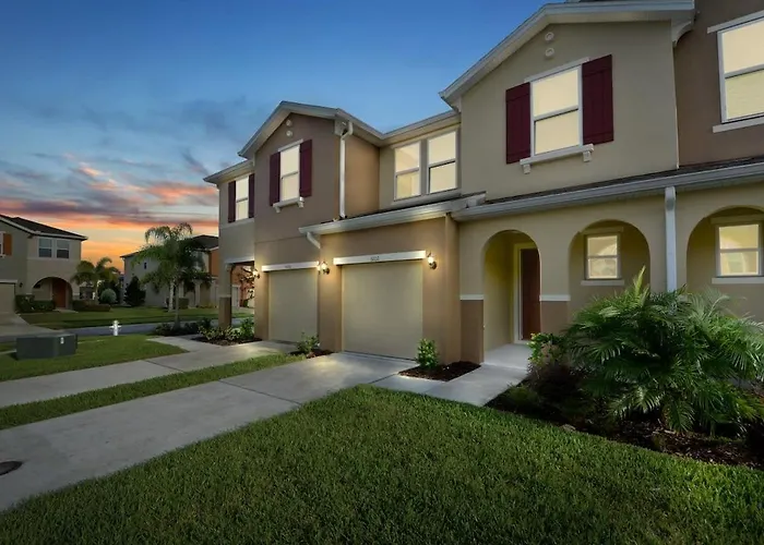 Four Bedrooms Townhouse 5102